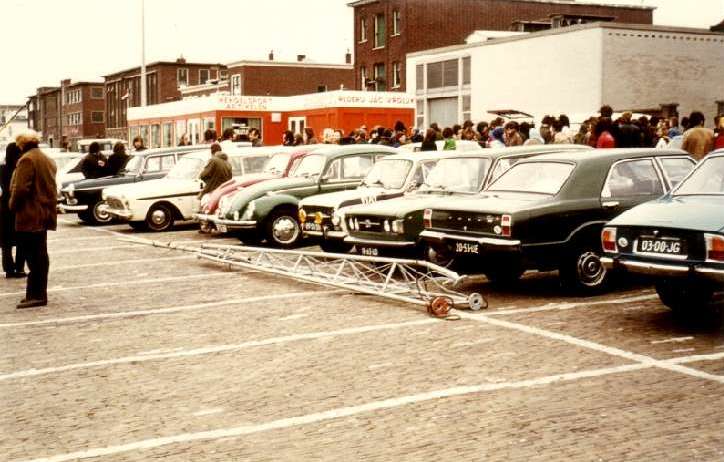 Top mast pole on quay