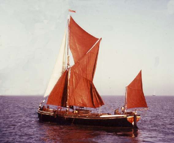 Sailing Barge passes Cheeta II