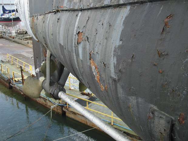 Starboard side hull rust