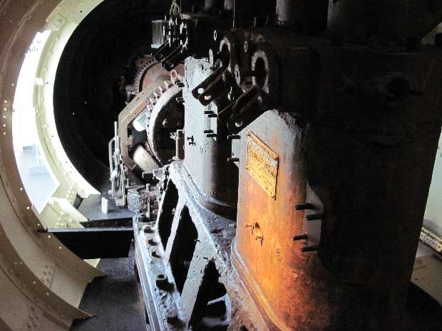 Holland 1 engine block from inside hull