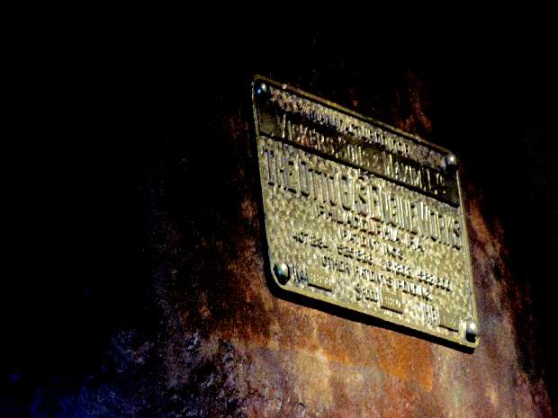 Holland 1 engine plate