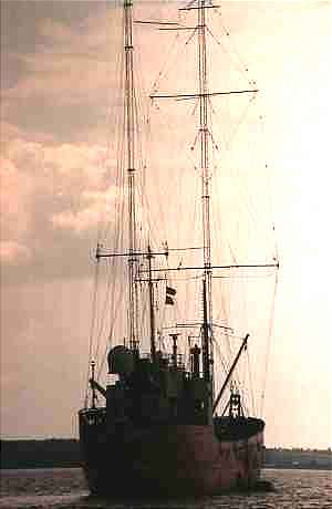 MV Communicator on Stour 4