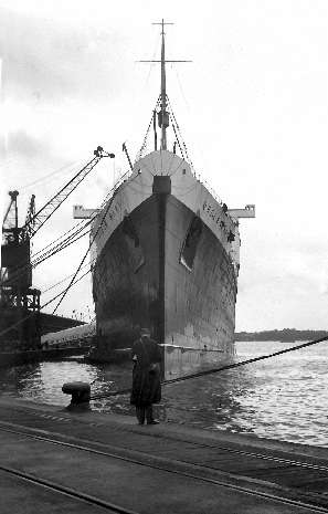 Queen Mary Full Bow profile