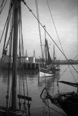 Fishing Boat enters Folkestone Harbour