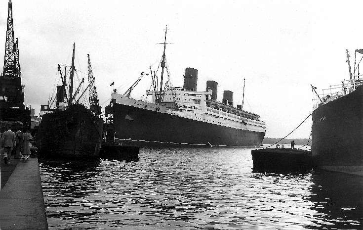 Queen Mary Port Side, ready to sail