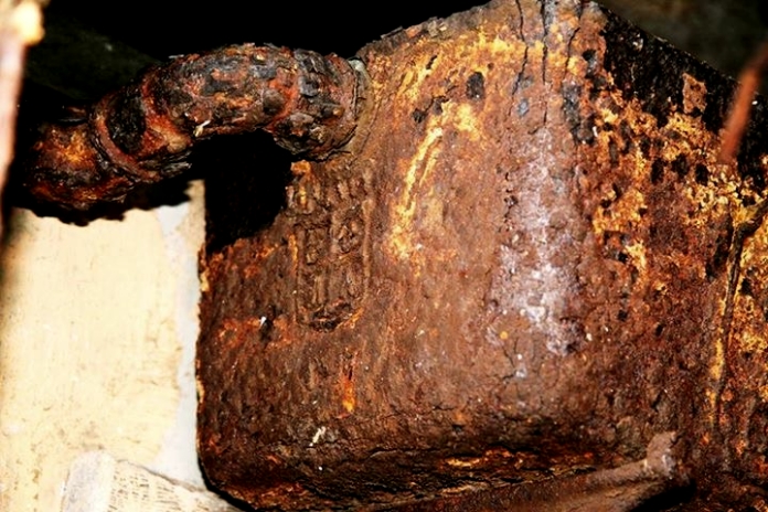 Burlington Toilet Cistern advanced rust