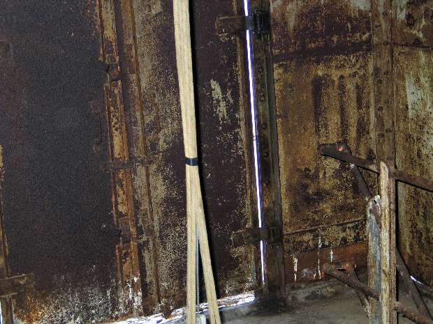 Intermediate level doors