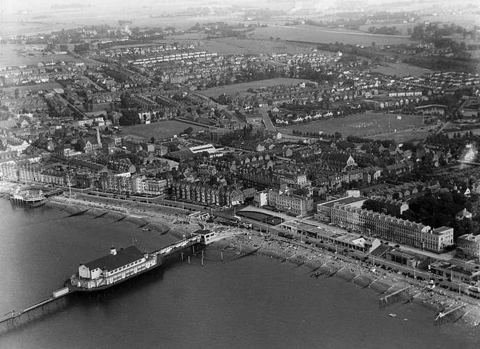 Herne Bay Pier in 1937