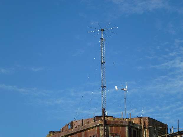 Radio antenna & wind turbine