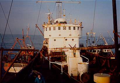 Tenders alongside Ross Revenge