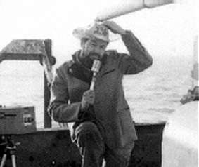 Dave Simser holds his hat on!